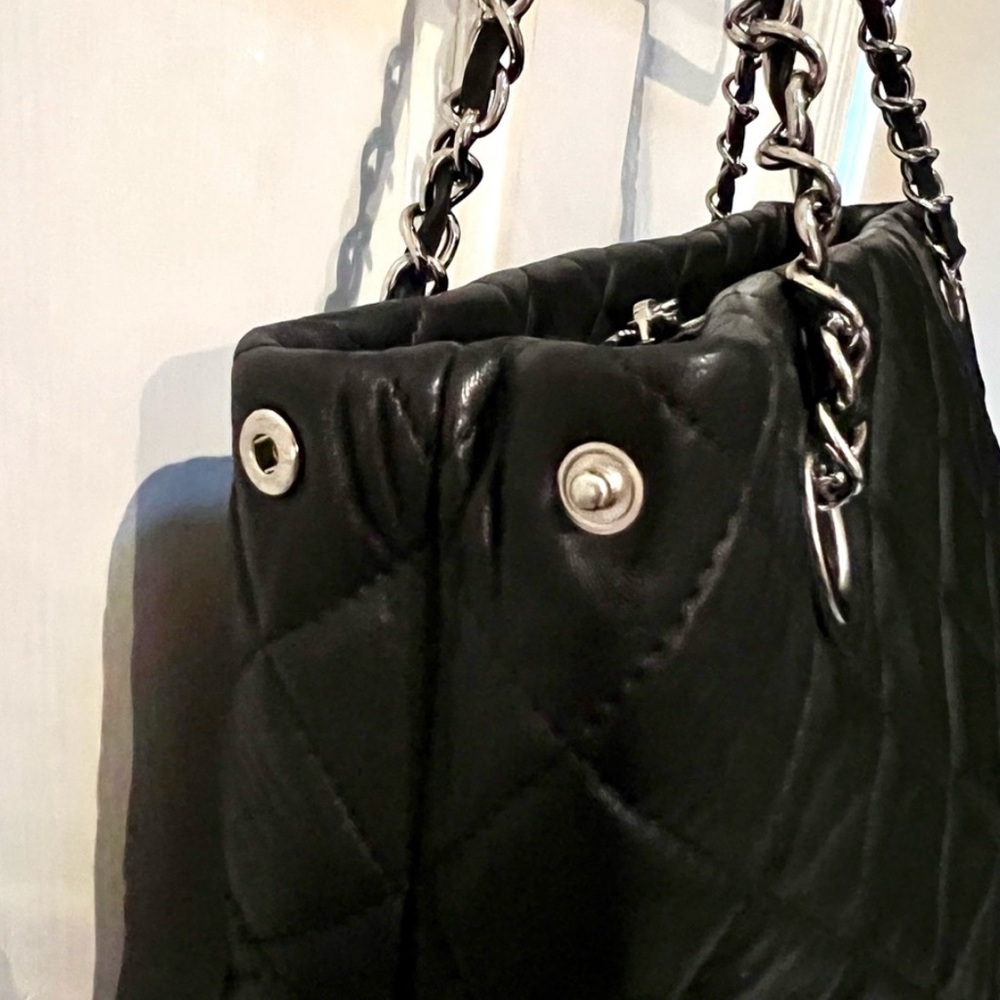 Elegant Black leather Quilted Chain Audrey Brooke Tote Bag - Picture 4 of 11